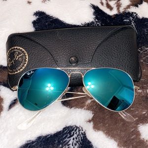 Light blue ray ban aviators